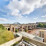 Amazing City Centre Penthouse With Private Roof Terrace