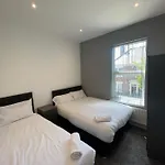 City West Apartments 3 Bedroom Large & Modern Apartment