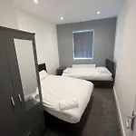 City West Apartments 3 Bedroom Large & Modern Apartment