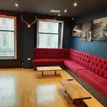Luxury Central Newcastle Apartment, Sleeps 8