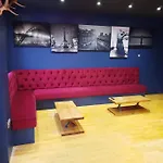 Luxury Central Newcastle Apartment, Sleeps 8