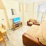 Spacious 2 Bedroom Apt Newcastle Upon Tyne
