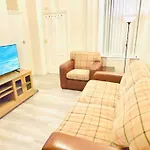 Spacious 2 Bedroom Apt Newcastle Upon Tyne