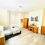 Spacious 2 Bedroom Apt Newcastle Upon Tyne