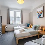 4Bedrooms-3Bath-9Beds-Wallsend