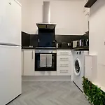Pass The Keys Modern Minimalistic Apartment In City Centre