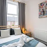 4Bedrooms-3Bath-9Beds-Wallsend