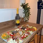 Quirky Modern Two Bedroom Apartment By Sahara Suites Short Lets & Serviced Accommodation Newcastle
