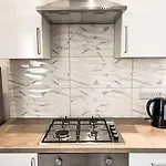 Lovely 1-Bedroom Apartment, Free Street Parking