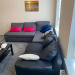 Cheerful 4 Bedroom Townhouse With Free Parking