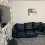 Cheerful 4 Bedroom Townhouse With Free Parking