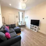 3 Bdrm Home 10Mins From The City