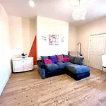 3 Bdrm Home 10Mins From The City