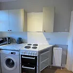 Whole House Modern Two Bedroom In Newcastle - Free Parking