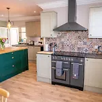 Holmside Hideaway