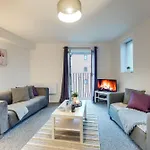 3 Bedroom City Centre Apartment With Free Parking, Medieval Area