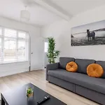 Free Parking - 4 Bedroom House