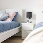Free Parking - 4 Bedroom House