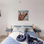 Free Parking - 4 Bedroom House
