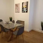 8 Bed House 2 Miles