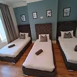 8 Bed House 2 Miles