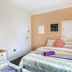 City Home 2Bed Wi-Fi Garage Parking Free Snacks