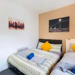 City Home 2Bed Wi-Fi Garage Parking Free Snacks