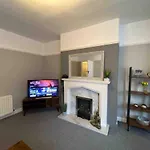 Chatsworth-2 Bdrm Sleeps 4 Ideal For Contractors