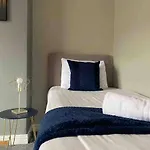 Chatsworth-2 Bdrm Sleeps 4 Ideal For Contractors
