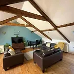 City Centre 2Bed Apartment Wi-Fi Parking