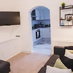Warm & Cosy Home Away From Home