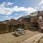Newcastle City Centre Super Spacious Town House Free Parking And Wi-Fi