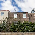 Newcastle City Centre Super Spacious Town House Free Parking And Wi-Fi