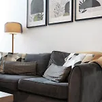 New! 2Br In Biddlestone Road