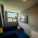 2 Bedroom Apartment In The Heart Of Newcastle - Spacious - Sleeps 7