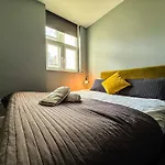 3 Bedroom Apartment In The Heart Of Newcastle - Modern - Sleeps 6