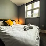 3 Bedroom Apartment In The Heart Of Newcastle - Modern - Sleeps 6