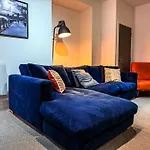 3 Bedroom Apartment In The Heart Of Newcastle - Modern - Sleeps 6