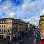 3 Bedroom Apartment In The Heart Of Newcastle - Modern - Sleeps 6