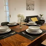 Milton House - Entire 3Bed House Free Wifi & 4 Free Parking Spaces Serviced Accommodation Newcastle Uk