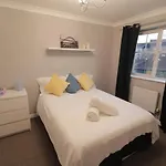 Modern City Townhouse Perfect For Large Groups, Stay Under One Roof, Just Over The Tyne