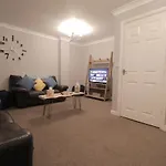 Modern City Townhouse Perfect For Large Groups, Stay Under One Roof, Just Over The Tyne