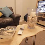 Modern City Townhouse Perfect For Large Groups, Stay Under One Roof, Just Over The Tyne