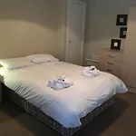 Jesmond Two Bedroom Apartment With Free Parking