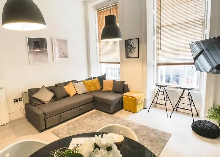 Newcastle 2 Bedroom Serviced City Centre Apartment - Sleeps 6
