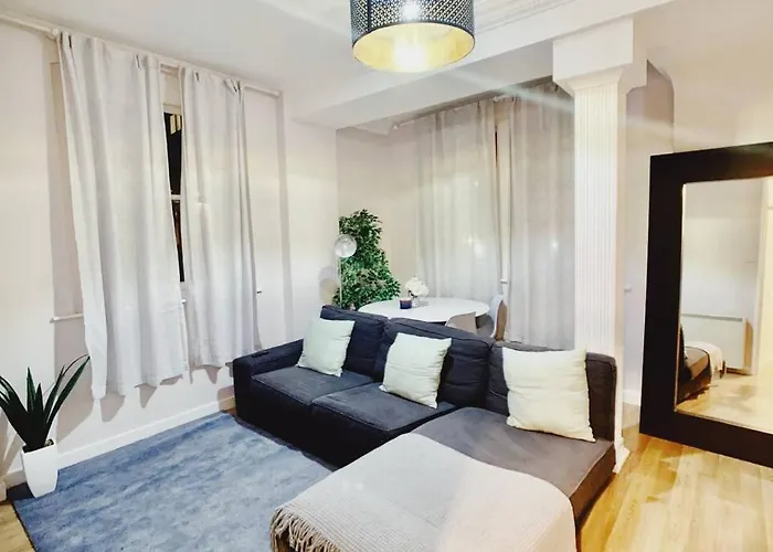 3 Bed City Centre Serviced Apartment - Sleeps 7