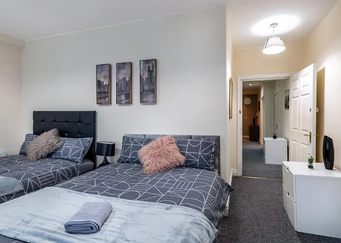 Newcastle City Centre Super Spacious Apartment