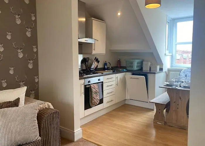 Upper 2 Bedroom Apartment In The Heart Of Jesmond