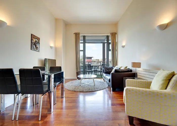 Week2Week Spacious 1Br Newcastle Apartment