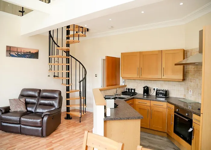 Beautiful Cozy 3 Bedroom 2 Bathroom Apartment